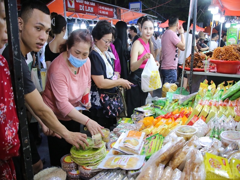 Các sản phẩm kinh tế đêm hieejjn nay tại Đà Nẵng vẫn chưa thực sự hấp dẫn du khách để thu hút chi tiêu vào thời gian này.