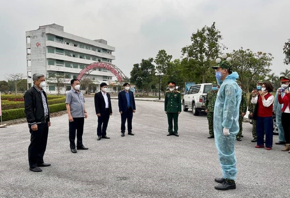 Thứ trưởng Sơn kiểm tra các bệnh viện dã chiến, các điểm nóng, các khu cách ly tại tỉnh Hải Dương.