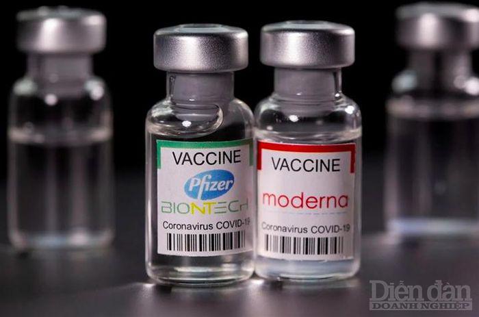 Bộ Y tế cũng đã tiếp nhận hàng trăm tỷ đồng từ các doanh nghiệp ủng hộ vào Quỹ mua vaccine.