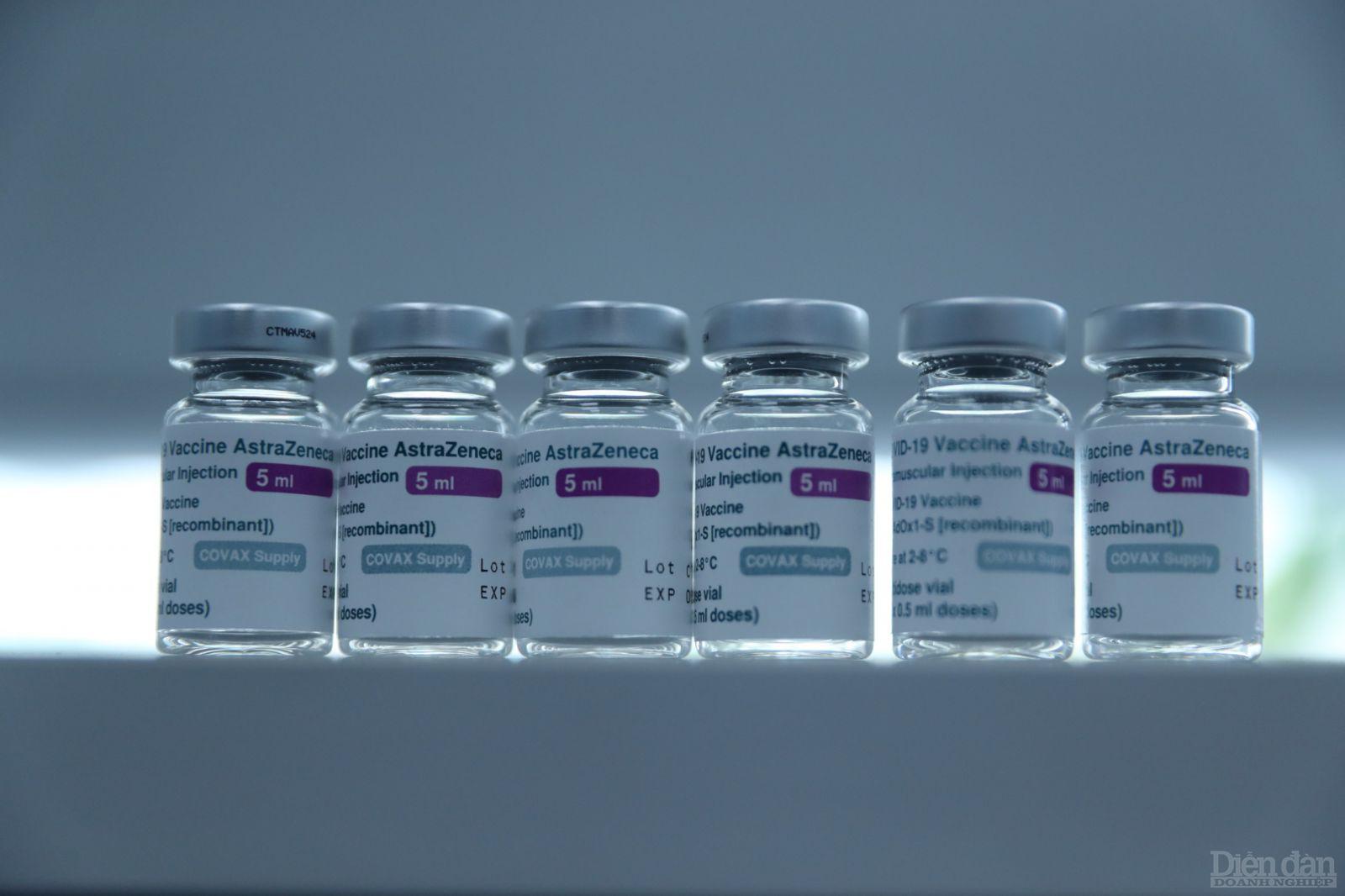 AstraZeneca là vaccine Covid-19 đầu tiên được sử dụng trong Chương trình tiêm chủng mở rộng quốc gia phòng chống Covid-19 tại Việt Nam. Tính đến ngày 15/6, Việt Nam đã tiêm vaccine cho trên 1,55 triệu người với gần 60.000 người đã tiêm đủ hai mũi.