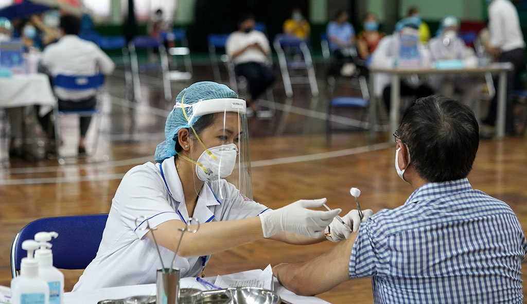 Cần đẩy nhanh quá trình tiêm vaccine cho Hà Nội.