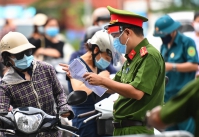 NÓNG: Hà Nội bỏ quy định người đi đường phải có 