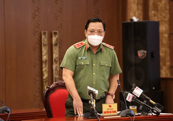 Trung tướng Nguyễn Hải Trung - Giám đốc Công an TP Hà Nội thông tin về việc các đối tượng dự kiến sẽ được cấp giấy đi đường trong thời gian tới.