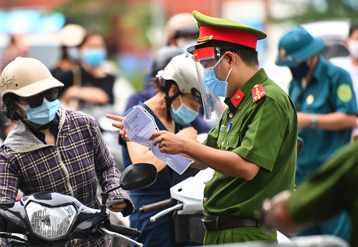Thông báo mới nhất của Công an TP HN, thẩm quyền cấp giấy đi đường phân vùng 1 sẽ do các đơn vị như Phòng Cảnh sát giao thông Hà Nội; Công an xã, phường, thị trấn và Thủ trưởng đơn vị cấp.