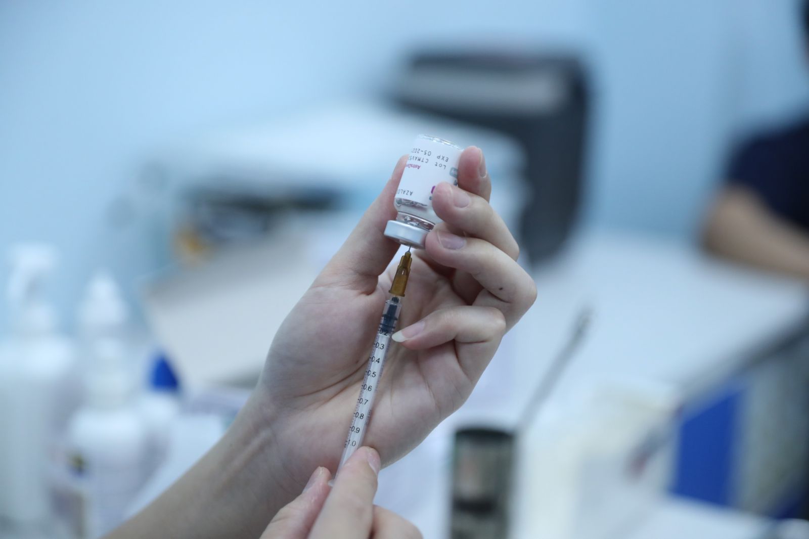 Trưa 27-9, hơn 1,3 triệu liều vaccine AstraZeneca Việt Nam mua thông qua Công ty CP vaccine Việt Nam (VNVC) đã được bàn giao cho Bộ Y tế.