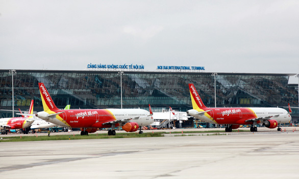 Do Hà Nội chưa đồng ý khai thác lại các chuyến bay chở khách nội địa, nên nhiều máy bay vẫn 