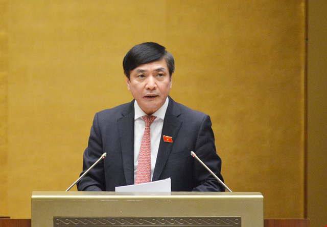 Tổng Thư ký, Chủ nhiệm Văn phòng Quốc hội Bùi Văn Cường trình bày dự thảo Nghị quyết.