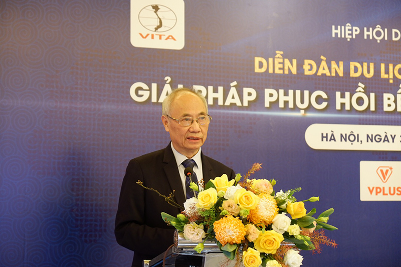 Ông Vũ Thế Bình, Phó Chủ tịch thường trực Hiệp hội Du lịch Việt Nam phát biểu đề dẫn tại diễn đàn.