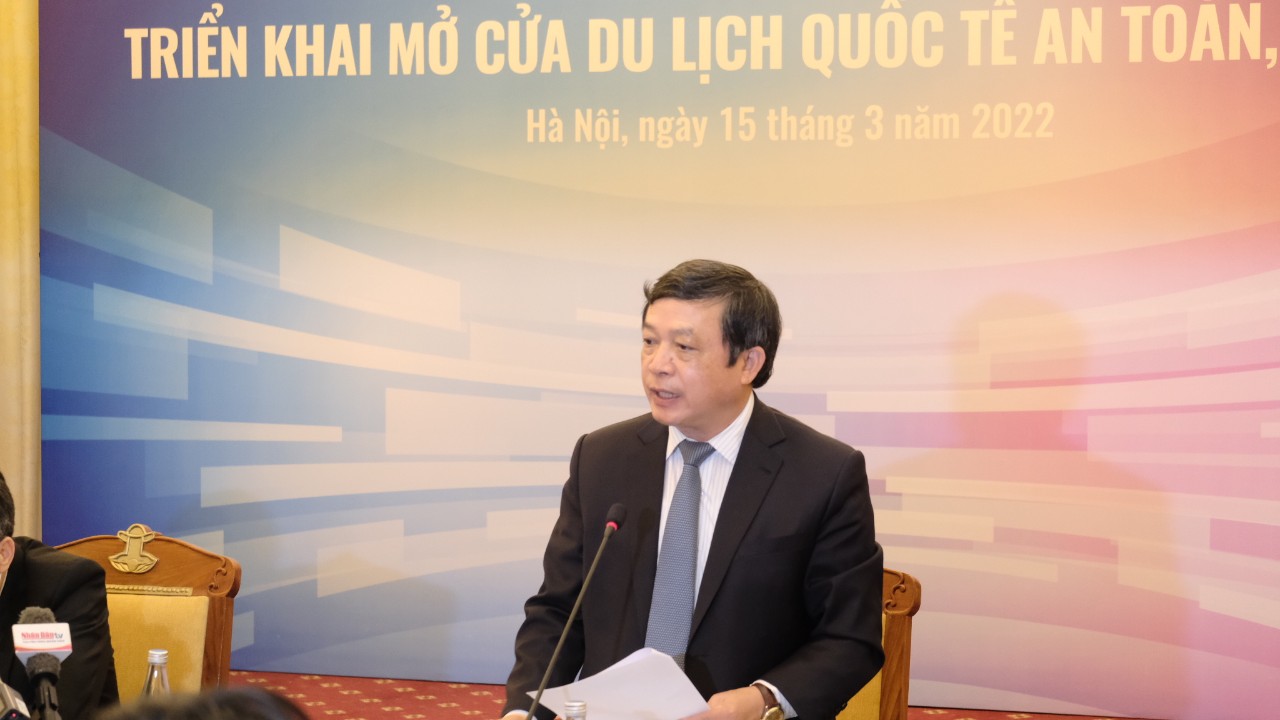 Thứ trưởng Bộ Văn hóa, Thể thao và Du lịch Đoàn Văn Việt