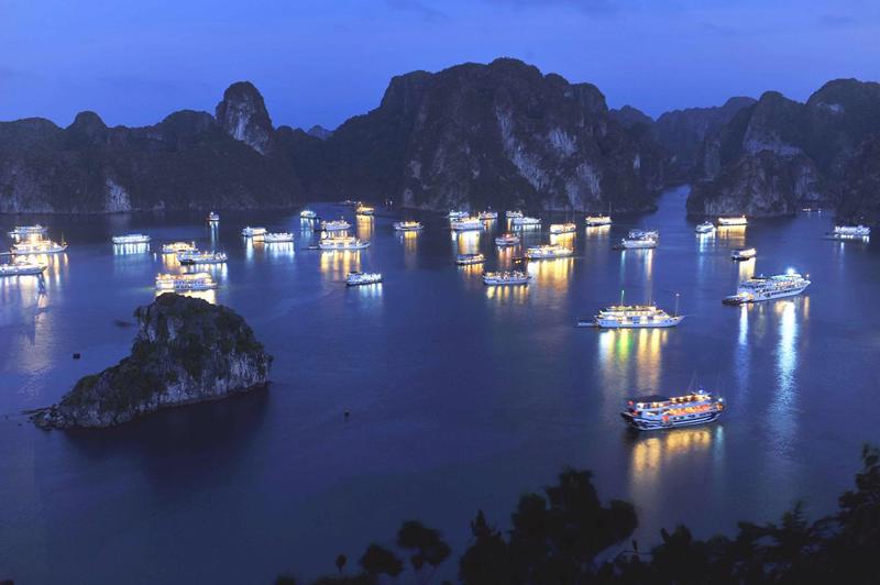 Những sản phẩm du lịch mới của Quảng Ninh như “phố đêm du thuyền” đang rất thu hút du khách.