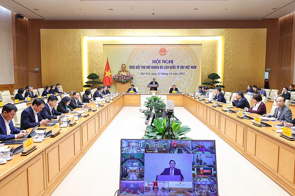 Thủ tướng chủ trì Hội nghị thúc đẩy thu hút khách du lịch quốc tế vào Việt Nam.