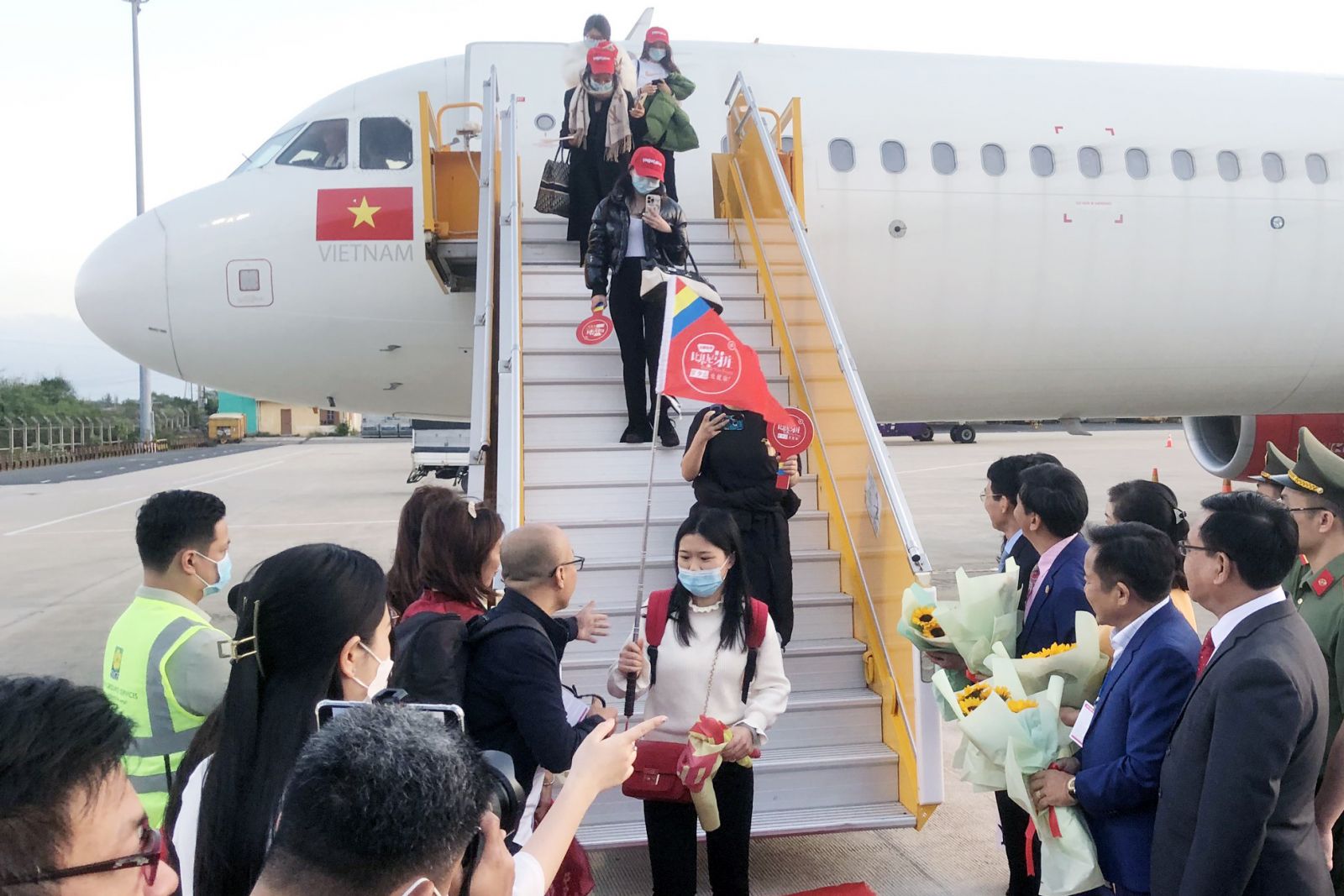 Khách Trung Quốc đến Nha Trang hôm mùng 2 Tết (23/2).