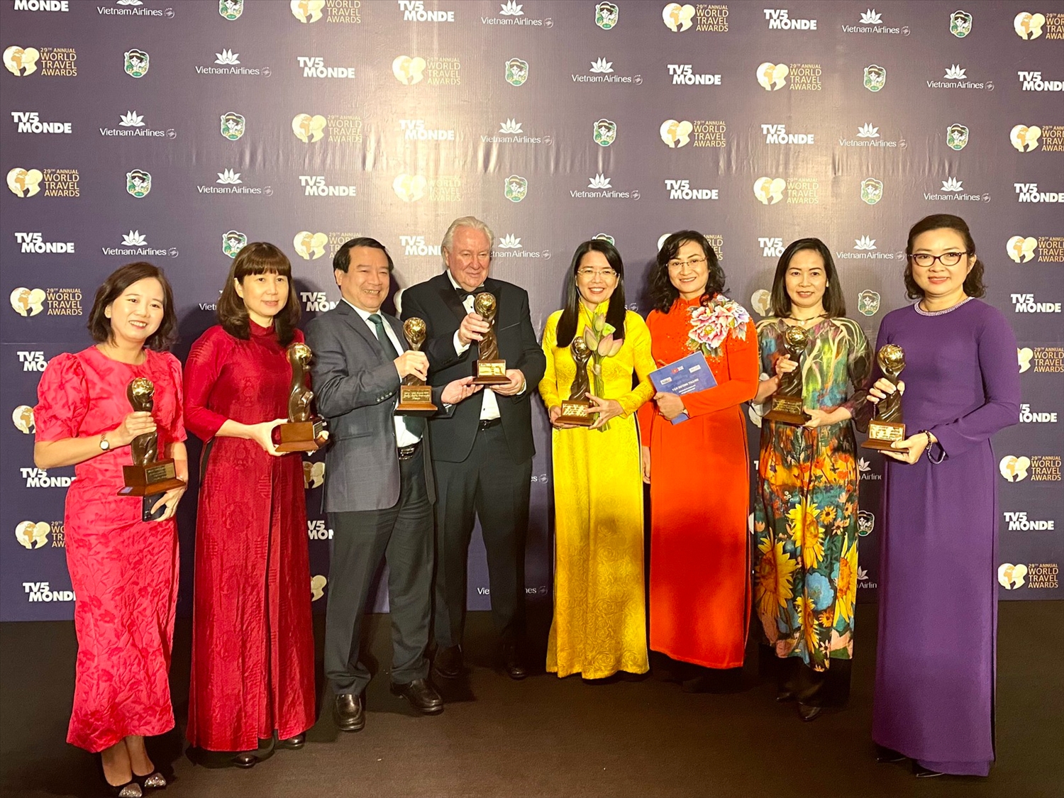 Việt Nam giành nhiều giải thưởng quan trọng tại Lễ trao giải khu vực châu Á và châu Đại Dương của World Travel Awards 2022 (Giải thưởng Du lịch Thế giới).