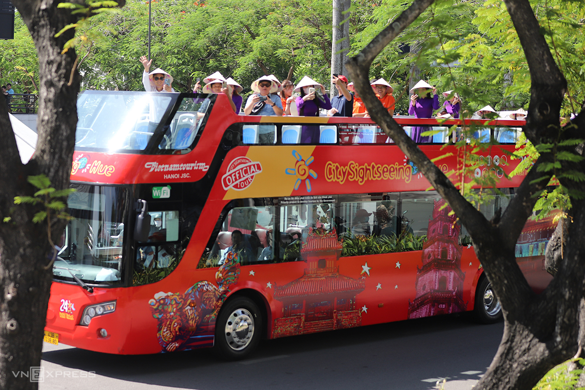 Từ ngày 29/4 đến 3/5, Hà Nội sẽ dành 4 xe buýt hai tầng City tour phục vụ miễn phí du khách tham quan thủ đô.