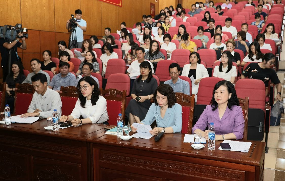 Bộ trưởng Đào Hồng Lan và Thứ trưởng Bộ Y tế Nguyễn Thị Liên Hương trong cuộc tọa đàm chiều 14/6.