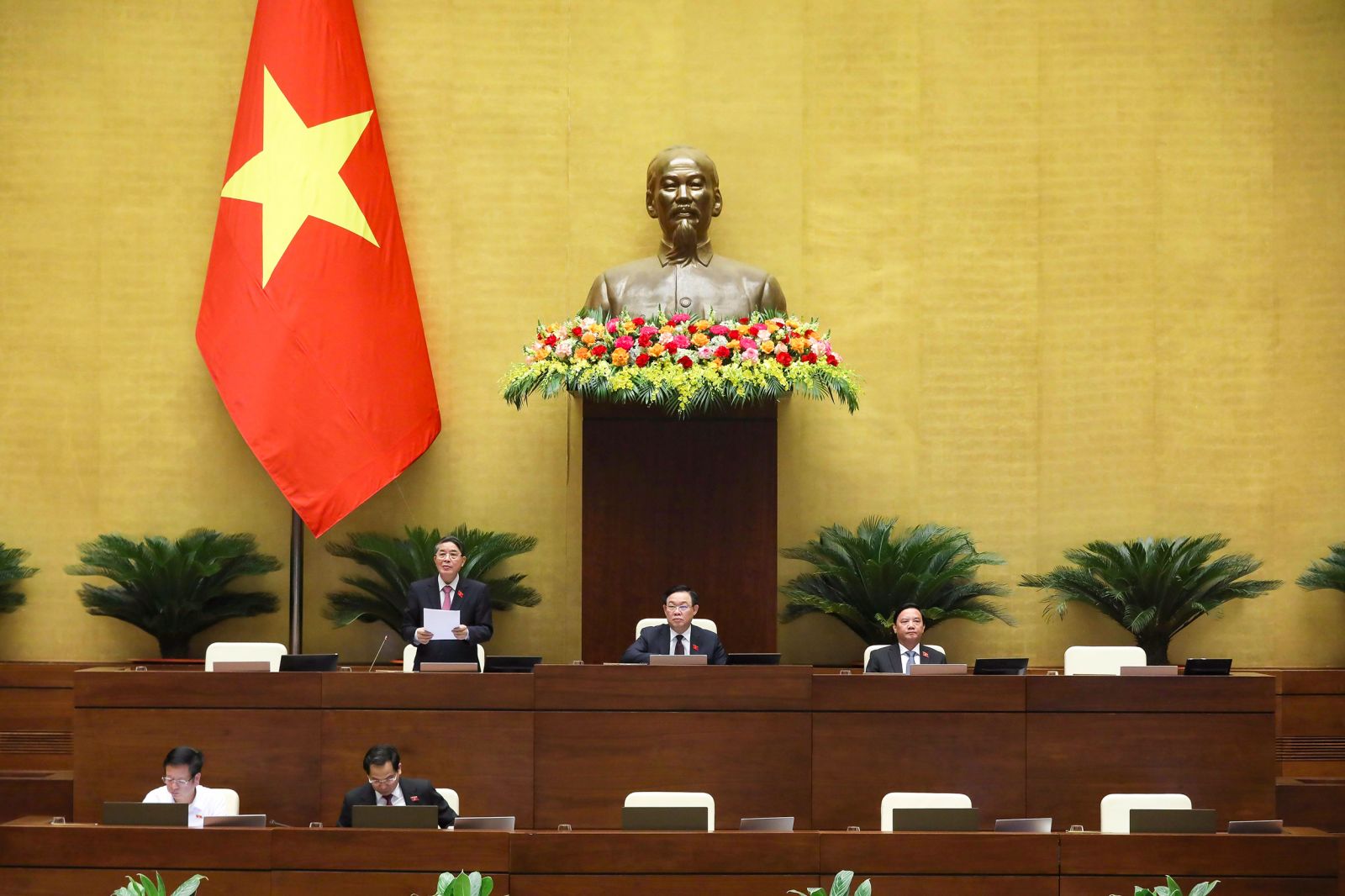 Phó Chủ tịch Quốc hội Nguyễn Đức Hải điều hành phiên họp.