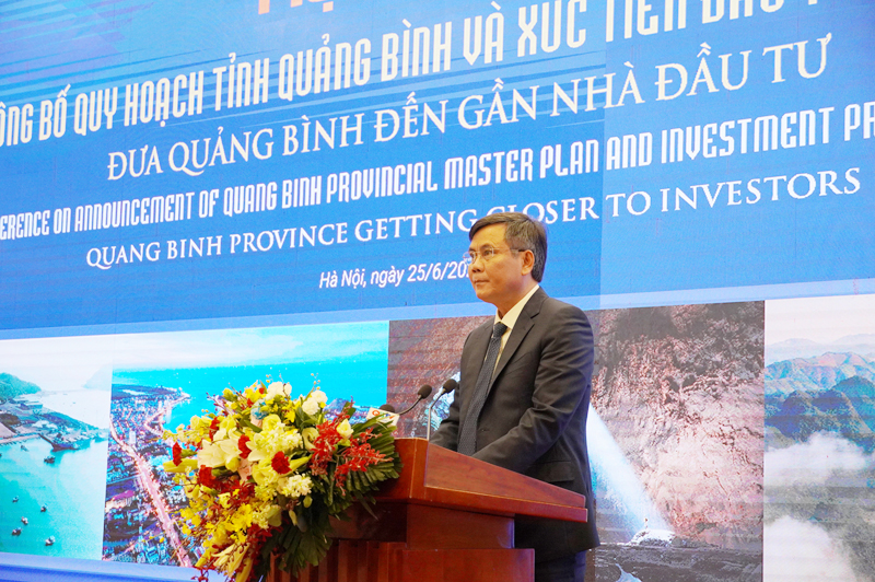 Phó bí thư Tỉnh ủy, Chủ tịch UBND tỉnh Quảng Bình Trần Thắng phát biểu tại Hội nghị.