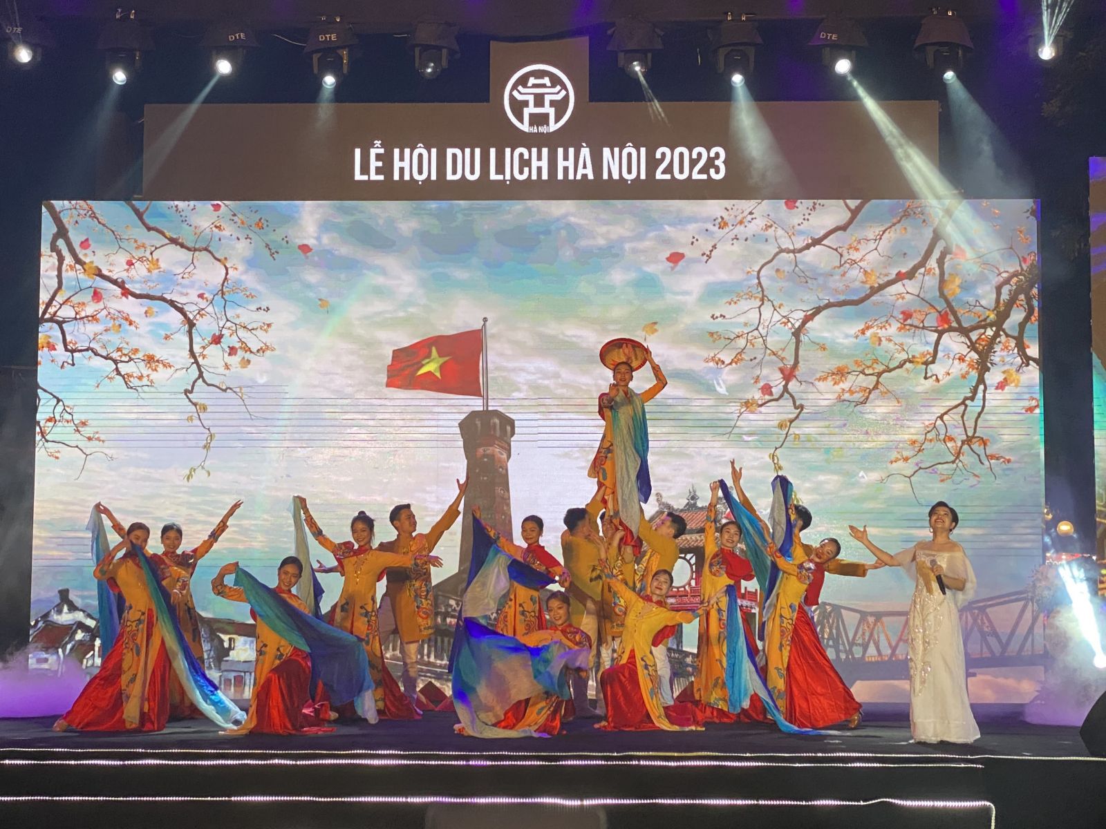 20 triệu lượt khách nội địa và 4 triệu lượt khách quốc tế là những con số ấn tượng mà du lịch Hà Nội đã đạt được trong năm 2023.
