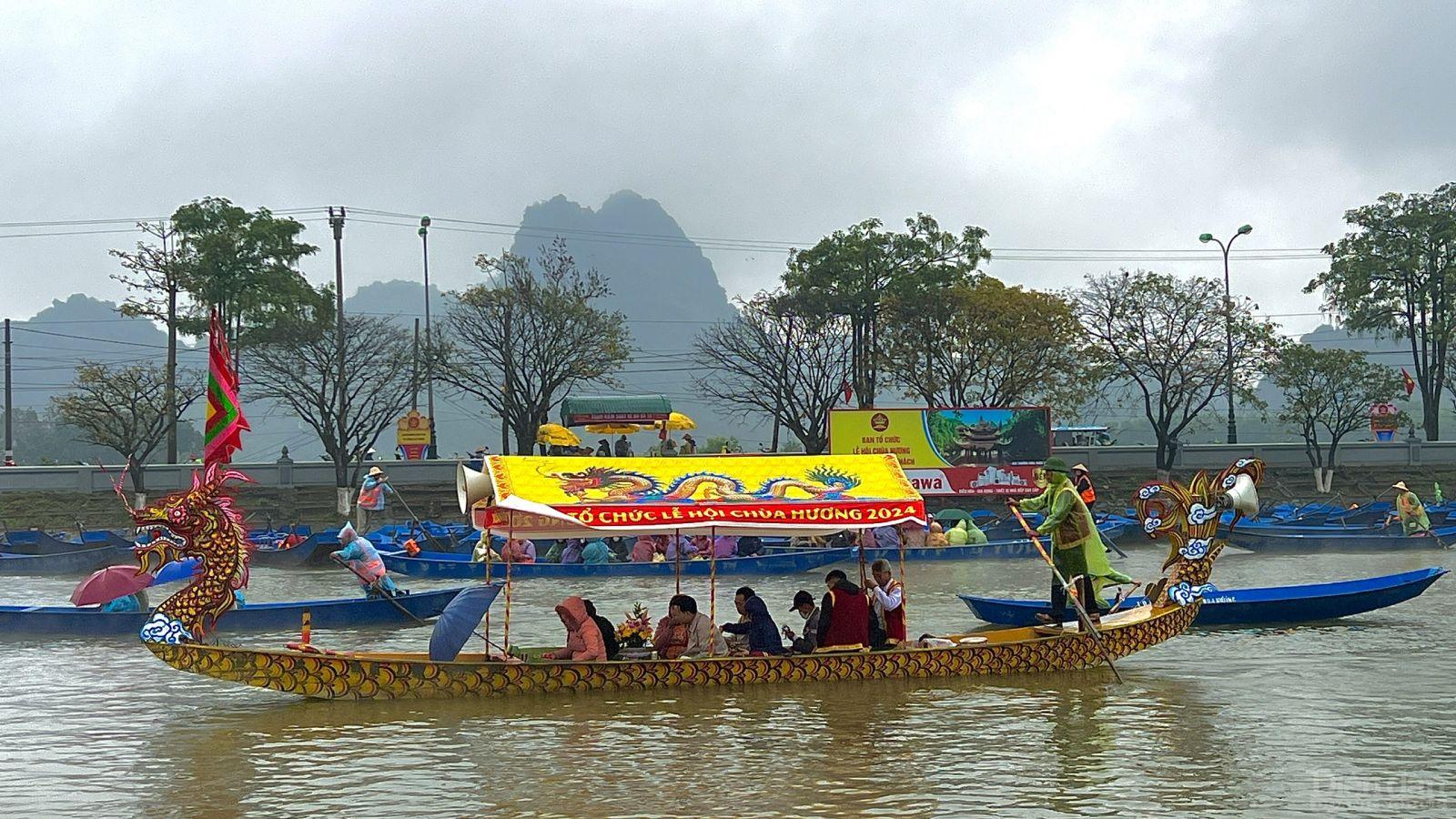 Tất cả thuyền đò chở khách đã được đưa vào HTX Dịch vụ và du lịch chùa Hương để thống nhất quản lý và điều hành hoạt động. 