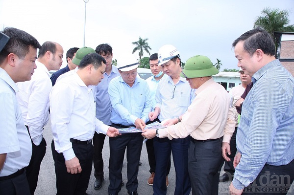 Ông Nguyễn Đức Thọ - PCT UBND TP Hải Phòng kiểm tra tiến độ dự án