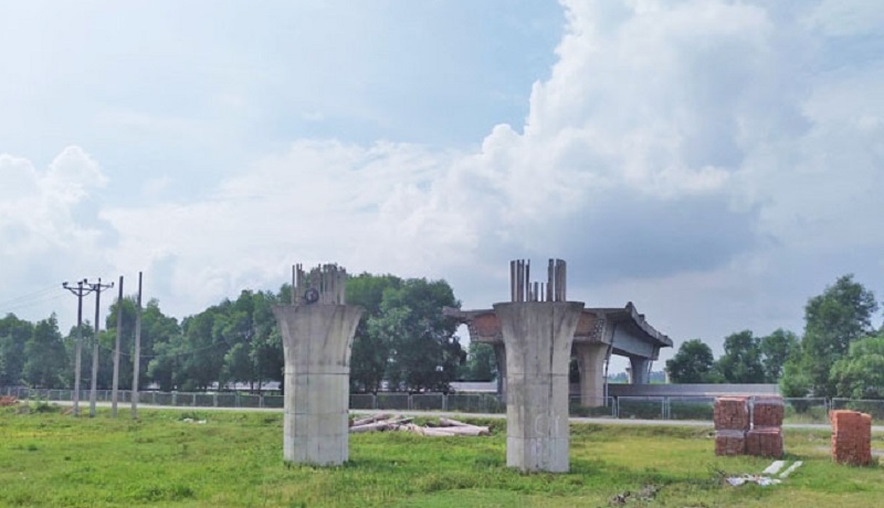 Nút giao với đường cao tốc Hà Nội - Hải Phòng đoạn qua huyện Bình Gang đã thi công được một số hạng mục (Ảnh: Báo Hải Dương)