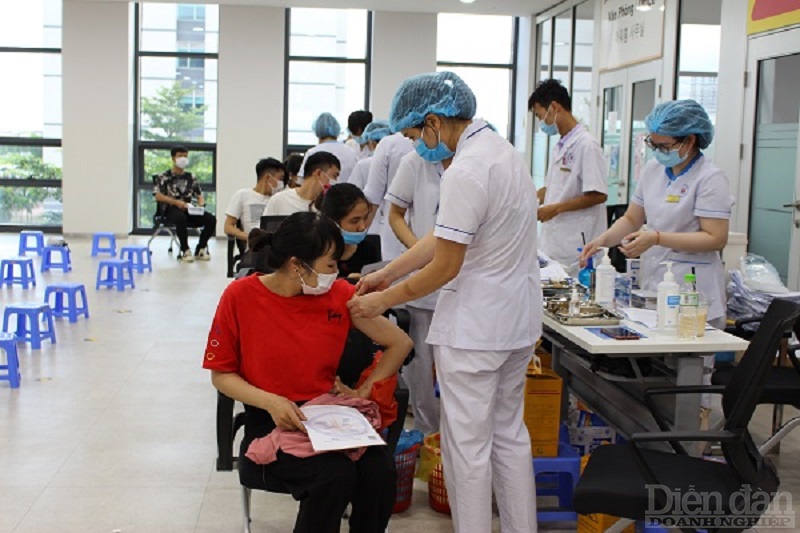 Công nhân, người lao động trong các KCN được tiêm vaccine phòng COVID-19