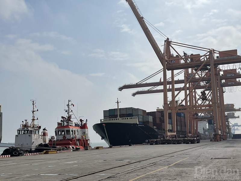Cũng trong năm 2021, Cảng Hải Phòng phát triển thêm 2 tuyến dịch vụ mới kết nối Hải Phòng với khu vực Trung Quốc, Malaysia và Ấn Độ, nâng tổng số tuyến dịch vụ kết nối đến cảng lên con số 17