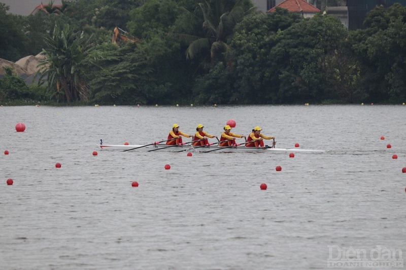 Các vận động viên Việt Nam tại vòng chung kết bộ môn đua thuyền Rowing diễn ra vào ngày 11/5