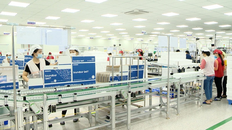 Sản xuất thiết bị điện tử tại Công ty TNHH Điện tử Bumjin Vina, KCN Đông Mai (Ảnh: Báo Quảng Ninh)