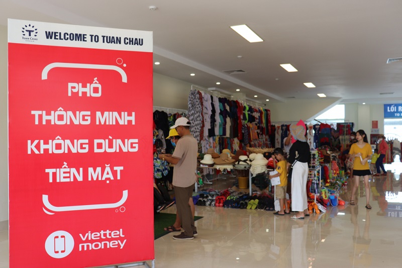 Quảng Ninh đang triển khai thí điểm Phố thông minh không dùng tiền mặt tại Khu du lịch quốc tế Tuần Châu (TP Hạ Long)