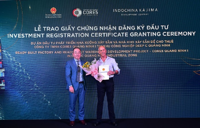Ban quản lý Khu kinh tế Quảng Ninh đã trao giấy chứng nhận đăng ký đầu tư cho dự án Core5 Quảng Ninh tại DEEP C Quảng Ninh