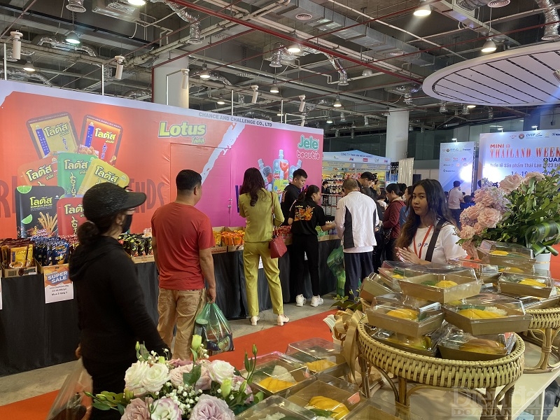 Ông Bùi Văn Khắng - Phó Chủ tịch UBND tỉnh Quảng Ninh phát biểu tại Tuần lễ sản phẩm Thái Lan 2023 Du khách đến mua sắm tại Tuần lễ sản phẩm Thái Lan 2023 tổ chức ở Quảng Ninh