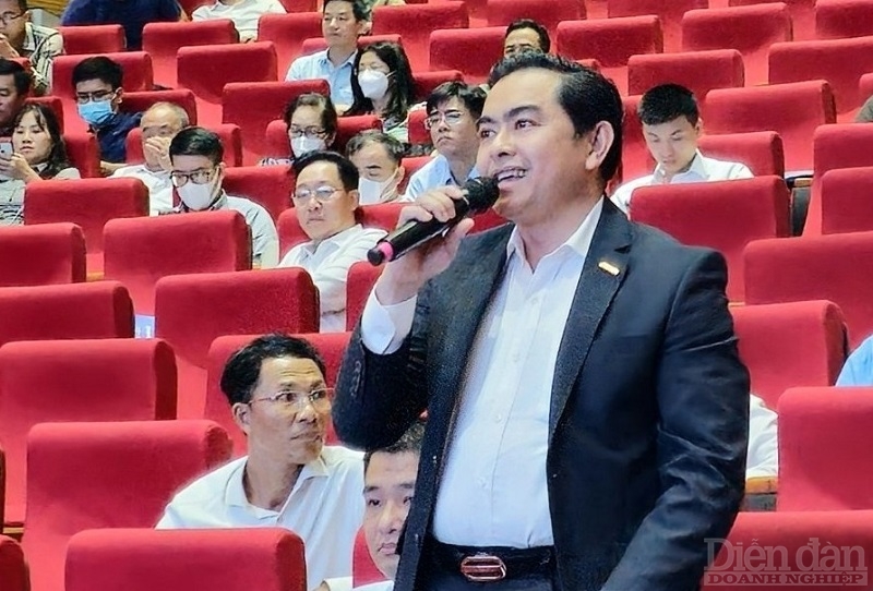 Ông Nguyễn Văn Nhân, Tổng giám đốc Công ty cổ phần Đô thị AMATA Hạ Long đóng góp ý kiến tại hội nghị (ảnh Thanh Sơn)