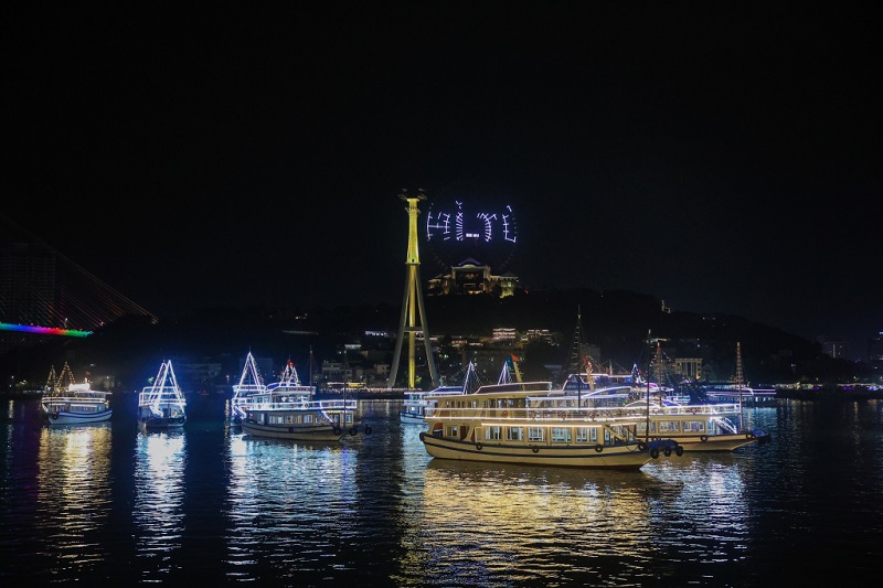 Phố đêm du thuyền là sản phẩm du lịch hấp dẫn về đêm của TP Hạ Long (Ảnh: Báo Quảng Ninh)