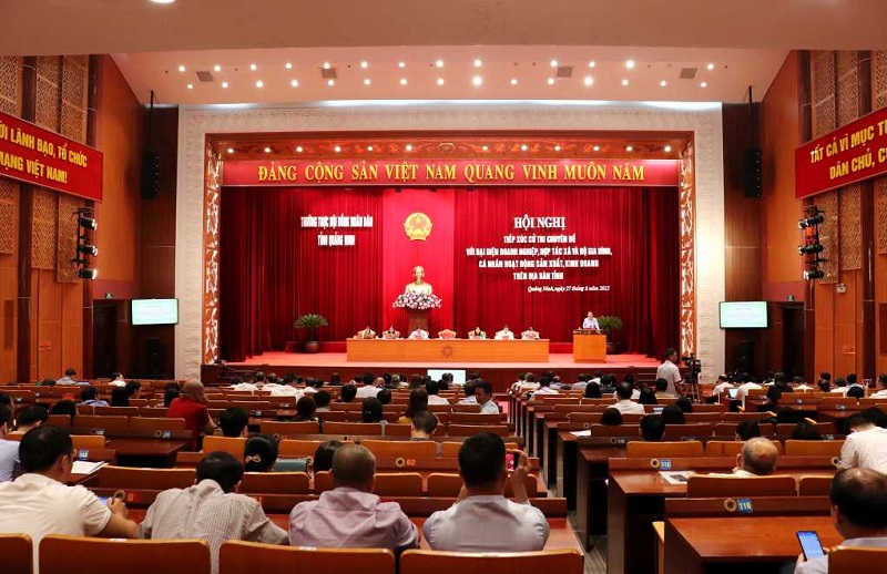 Hội nghị tiếp xúc cử tri chuyên đề với đại diện doanh nghiệp, HTX và hộ gia đình, cá nhân hoạt động sản xuất, kinh doanh trên địa bàn tỉnh Quảng Ninh (Ảnh: Báo Quảng Ninh)