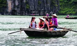 Quảng Ninh: Công bố vùng vui chơi giải trí trên vịnh Hạ Long