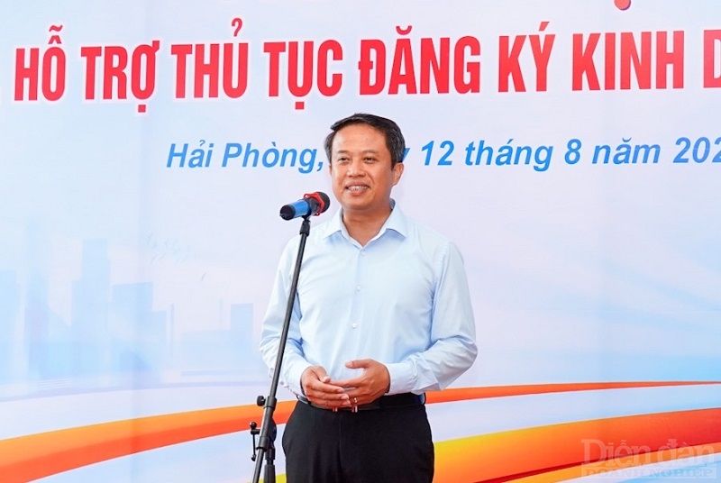 Ông Nguyễn Hoàng Long - Giám đốc Sở Kế hoạch và Đầu tư Hải Phòng chia sẻ tại ngày hội tư vấn, hỗ trợ thủ tục đăng ký kinh doanh và đầu tư