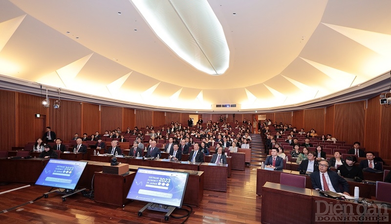 Các đại biểu tham dự Diễn đàn trí thức Việt Nam tại Nhật Bản với chủ đề “Dòng chảy thời đại – Hướng tới tương lai”. 