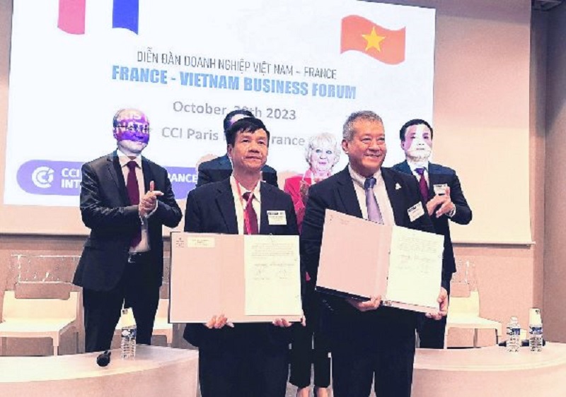Lễ ký kết Bản ghi nhớ hợp tác giữa Sở Công Thương Hải Dương và Hiệp hội Doanh nghiệp Việt Nam tại Pháp (Ảnh: Sở Công Thương Hải Dương)