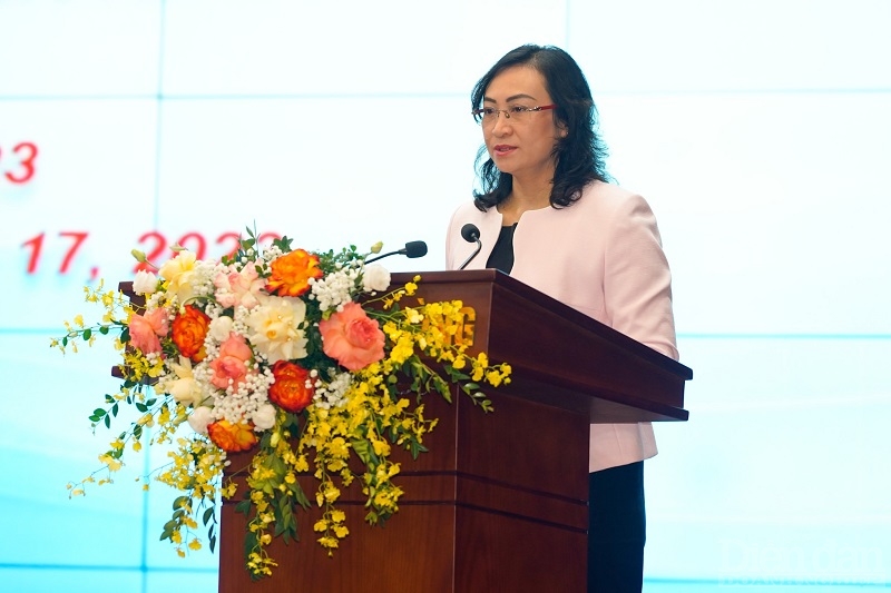 Bà Phan Thị Thắng - Thứ trưởng bộ Công Thương phát biểu tại hội nghị