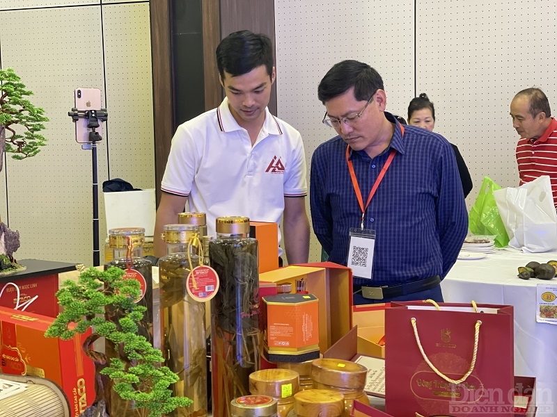 Các gian hàng trưng bày sản phẩm nông, lâm, thuỷ sản của các doanh nghiệp Việt Nam tại diễn đàn kết nối giao thương xuất nhập khẩu nông, lâm, thủy sản Việt Nam - Trung Quốc năm 2023