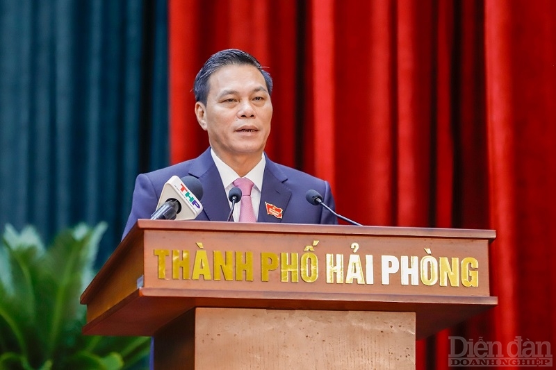 Ông Nguyễn Văn Tùng - Chủ tịch UBND TP Hải Phòng báo cáo tại kỳ họp thứ 13, HĐND TP Hải Phòng khóa XVI, nhiệm kỳ 2021 – 2026
