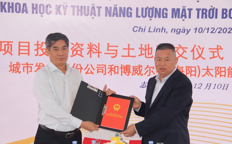 Công ty CP Phát triển đô thị và Khu công nghiệp Cao su Việt Nam bàn giao mặt bằng cho Công ty TNHH Khoa học kỹ thuật năng lượng mặt trời Boviet Hải Dương (Ảnh: Báo Hải Dương)