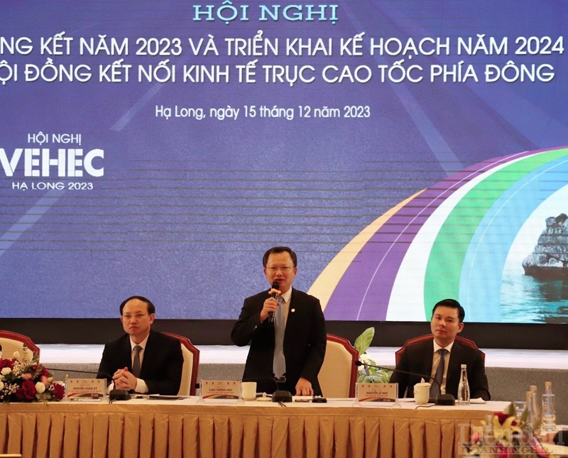 Ông Cao Tường Huy - Chủ tịch UBND tỉnh Quảng Ninh phát biểu tại hội nghị