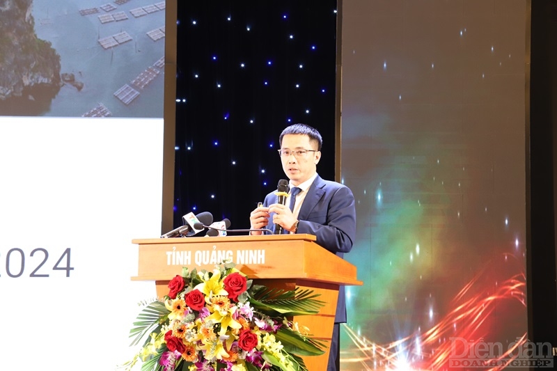 Ông Đậu Anh Tuấn – Phó Tổng thư ký VCCI, Trưởng ban Thư ký Hội đồng VEHEC báo cáo tổng kết hoạt động năm 2023 và phương hướng nhiệm vụ năm 2024 triển khai thỏa thuận VEHEC