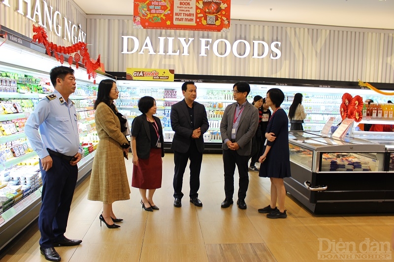 Đoàn kiểm tra liên ngành của Sở Công thương Hải Phòng kiểm tra tình hình kinh doanh và cung ứng hàng hoá, thực hiện bình ổn thị trường tại siêu thị Aeon Hải Phòng
