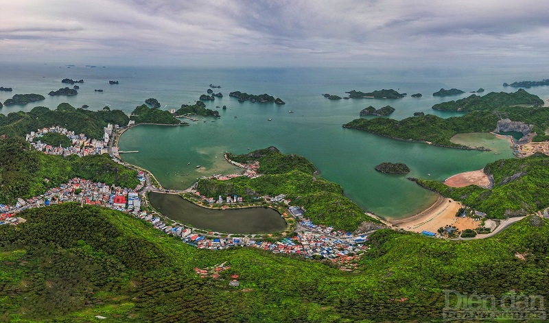 Việc quần đảo Cát Bà cùng với vịnh Hạ Long được UNESCO công nhận là Di sản thiên nhiên thế giới đã góp phần tạo nên thương hiệu mỗi địa phương (Ảnh: Xuân Thuỷ)