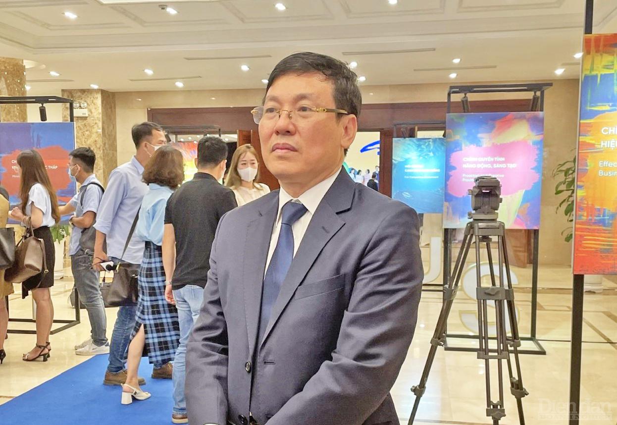 Ông Lê Duy Thành, Chủ tịch UBND tỉnh Vĩnh Phúc trả lời phỏng vấn Diễn đàn Doanh nghiệp (Ảnh: Kim Dung)