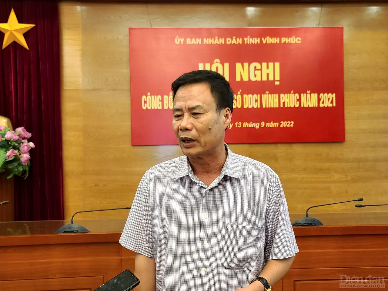 Chủ tịch UBND huyện Lập Thạch - Phan Tuệ Minh trao đổi với Diễn đàn Doanh nghiệp