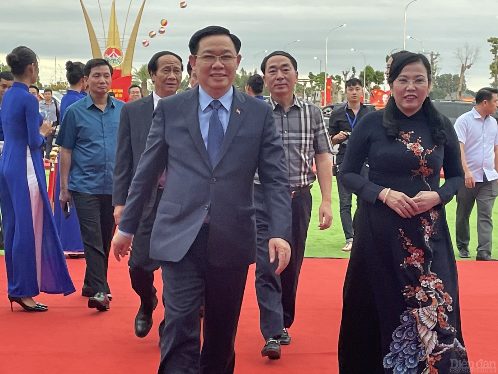 Chủ tịch Quốc hội dự Lễ khánh thành đường Vạn Xuân, TP Phổ Yên